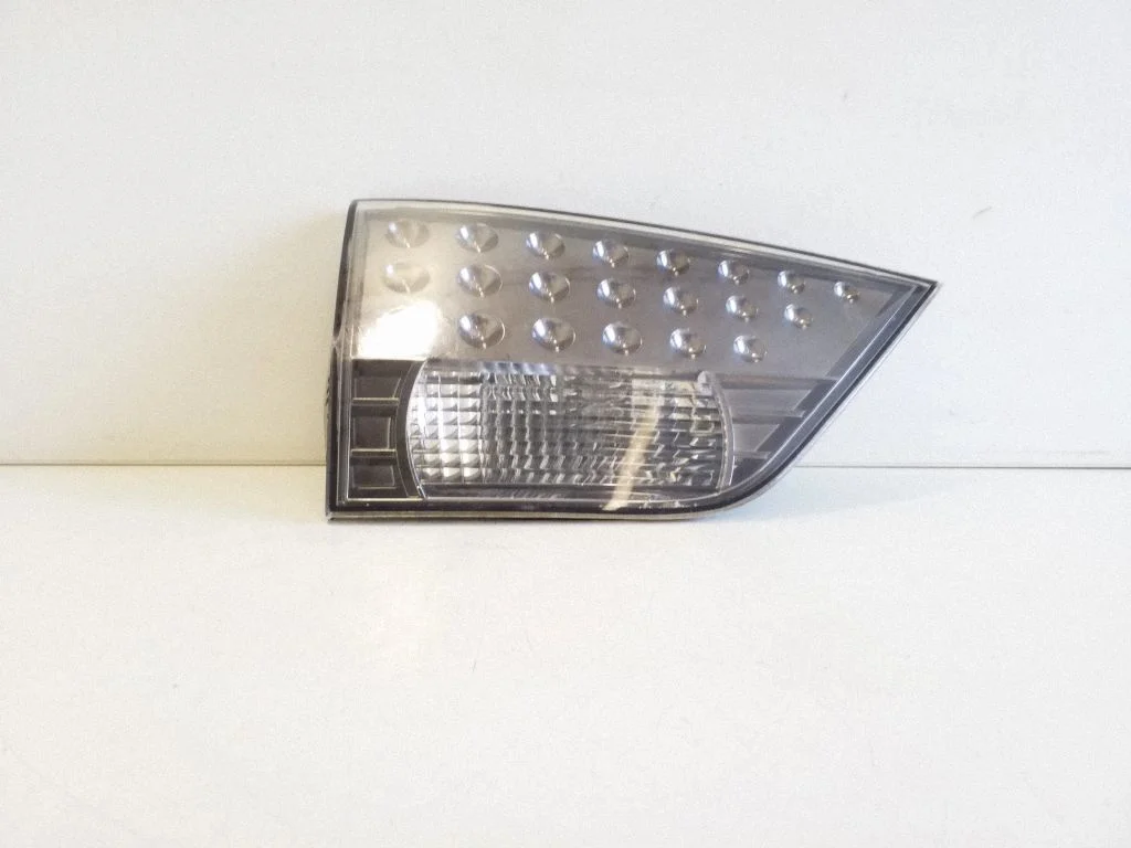 Tailgate rear/tail lights A046017
