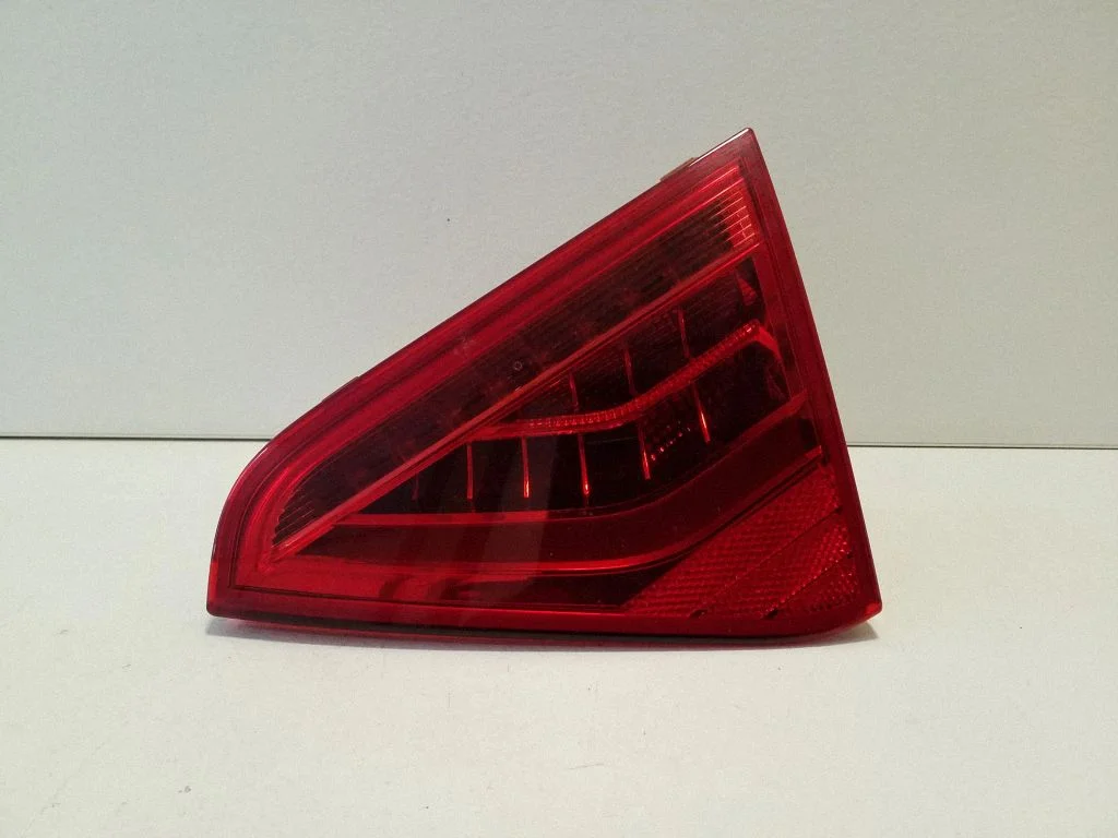 Tailgate rear/tail lights 8T0945094C