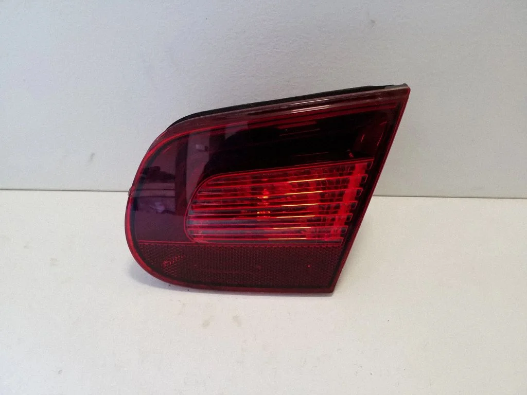 Tailgate rear/tail lights 1Q0945094C