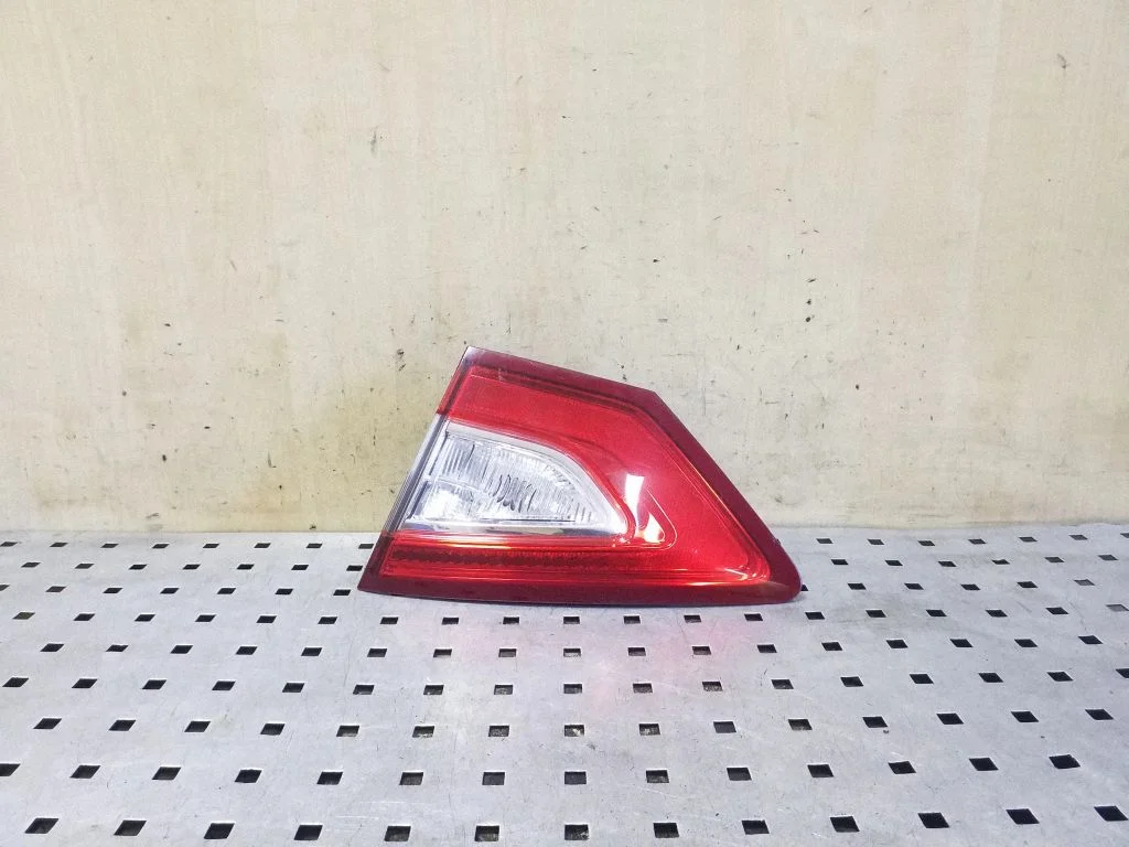 Tailgate rear/tail lights DS7313A602KD