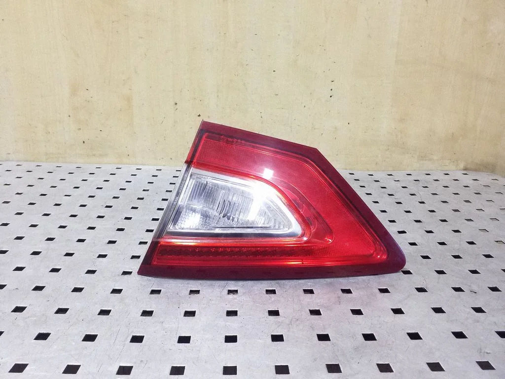 Tailgate rear/tail lights DS7313A602KD