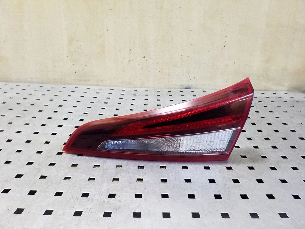 Tailgate rear/tail lights 92404K0