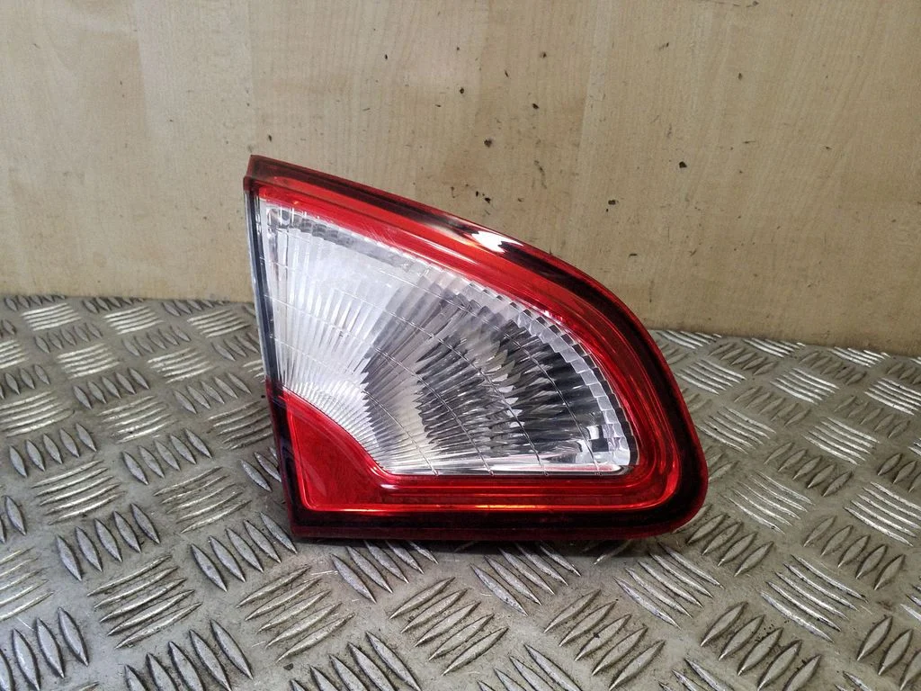 Tagatuli luugil B26555BR01A – Nissan Qashqai (2010-2014)