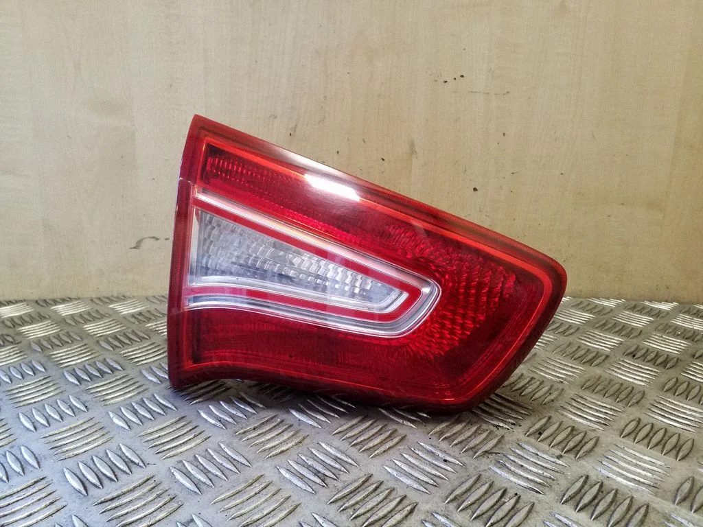 Tailgate rear/tail lights 924053W0