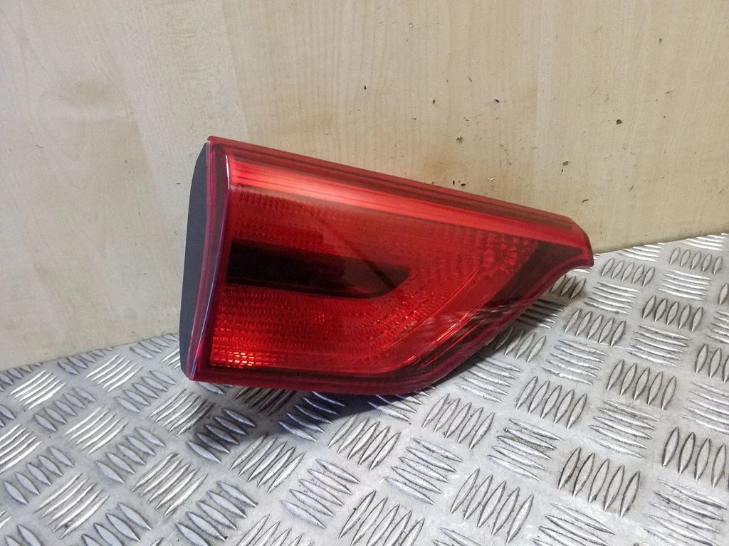 Tailgate rear/tail lights 92405F10