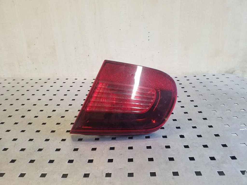 Tailgate rear/tail lights 1Q0945094C