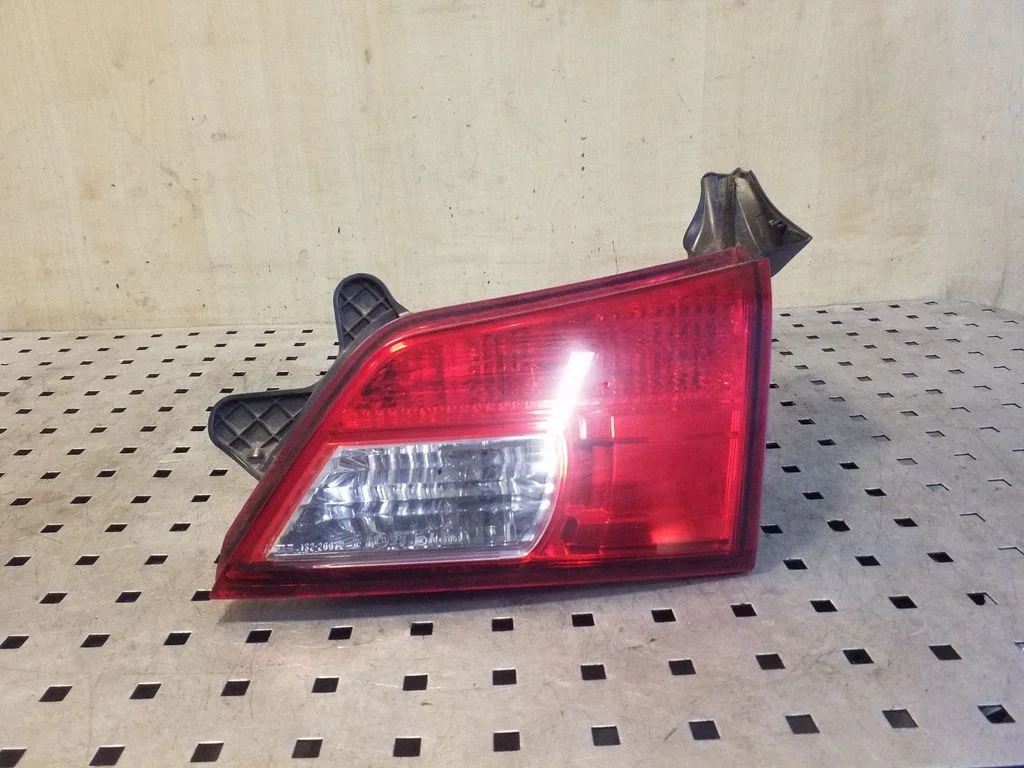 Tailgate rear/tail lights KOITO13220072