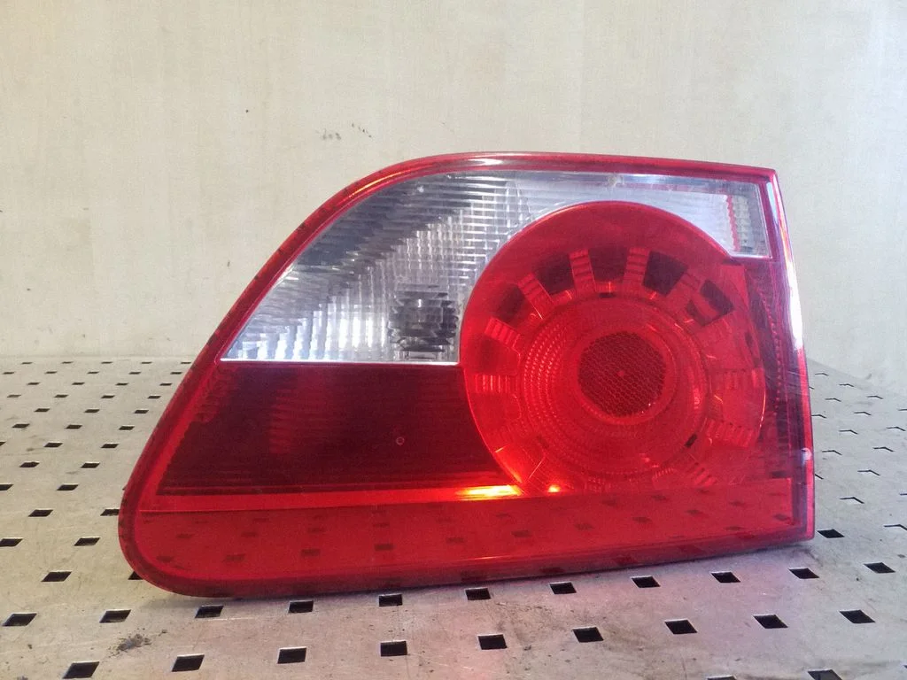 Lampa tylna w klapie 5P8945093E