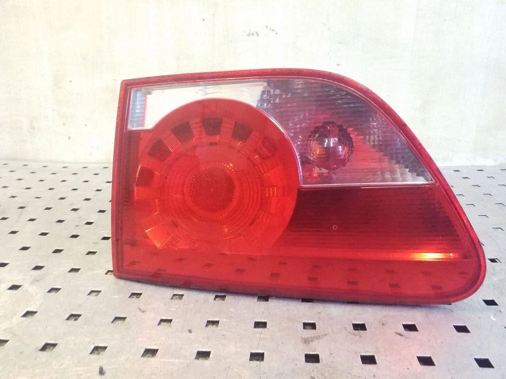 Lampa tylna w klapie 5P8945094E