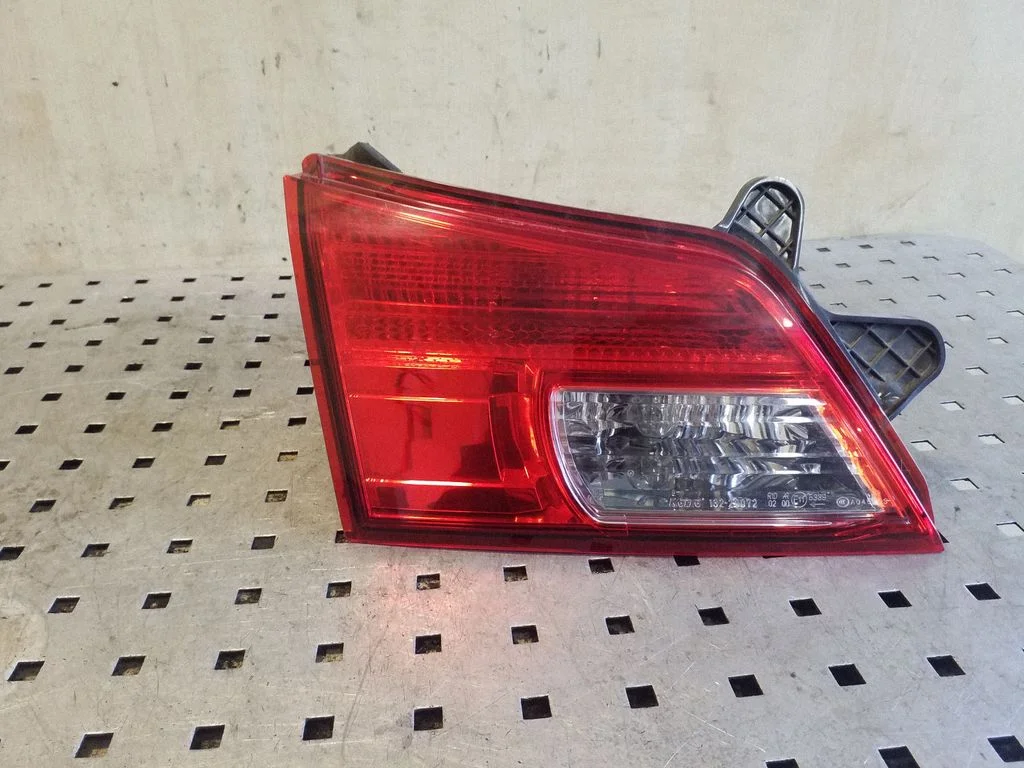 Tailgate rear/tail lights 13220072