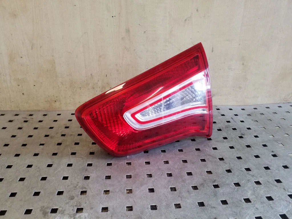 Lampa tylna w klapie 924063W0
