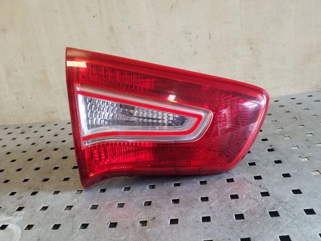 Lampa tylna w klapie 924053W0