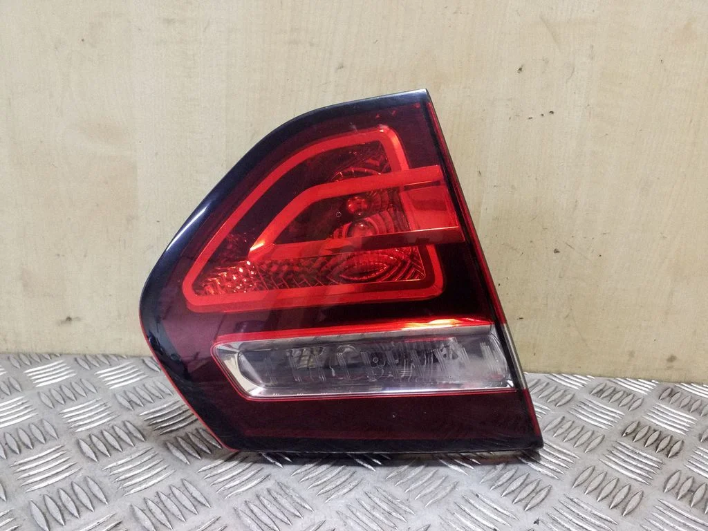 Lampa tylna w klapie 9673165080 – Citroen C4 Grand Picasso (2007-2013)