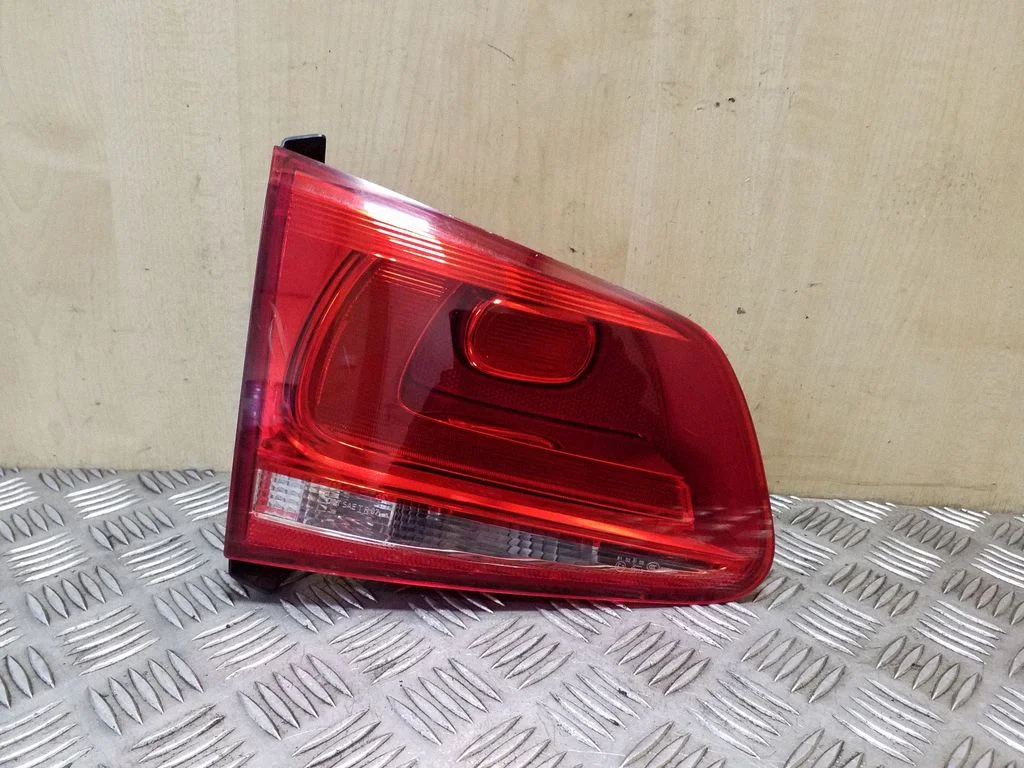 Tailgate rear/tail lights 7P6945093A