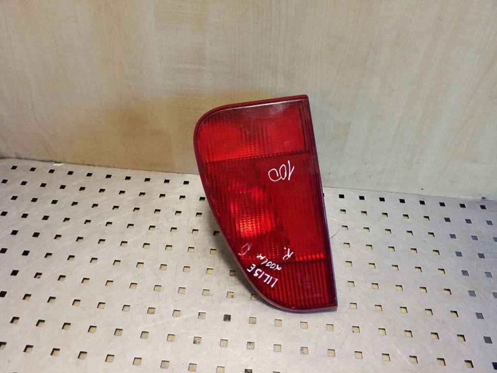 Tailgate rear/tail lights – right
