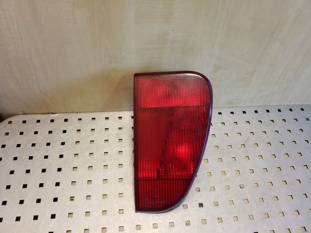 Tailgate rear/tail lights – left