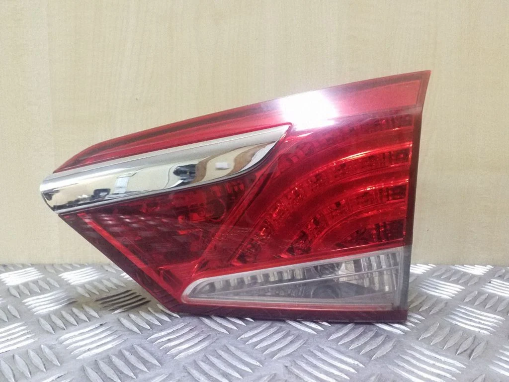Tailgate rear/tail lights 924043Z0
