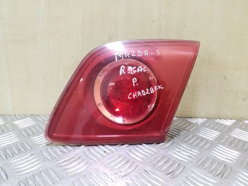 Tailgate rear/tail lights P2913R