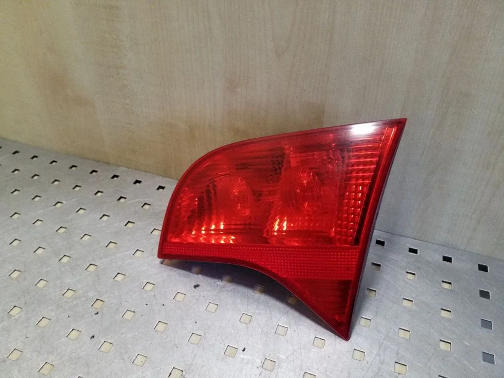 Tailgate rear/tail lights 8E9945094