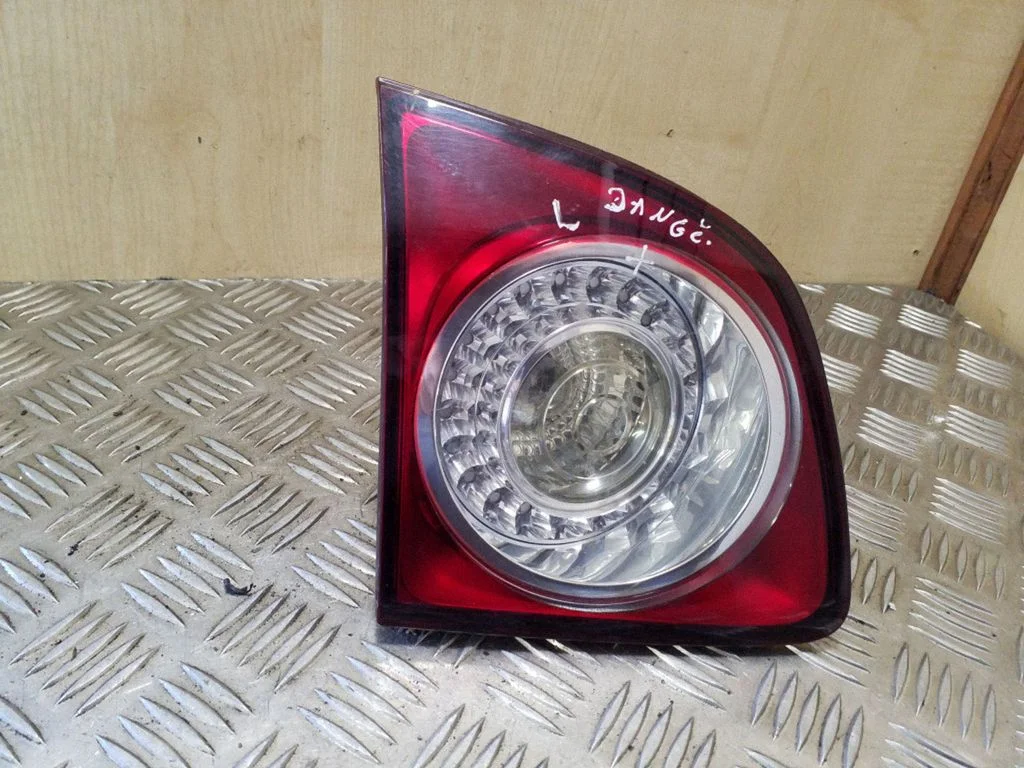 Lampa tylna w klapie – Volkswagen Golf Plus (2005-2013)