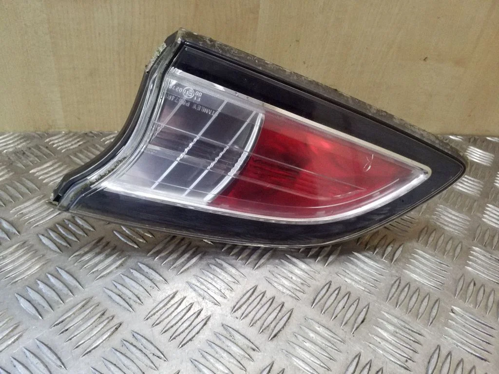 Tagatuli luugil 513F0K2442 – Mazda 3 II (2009-2013)