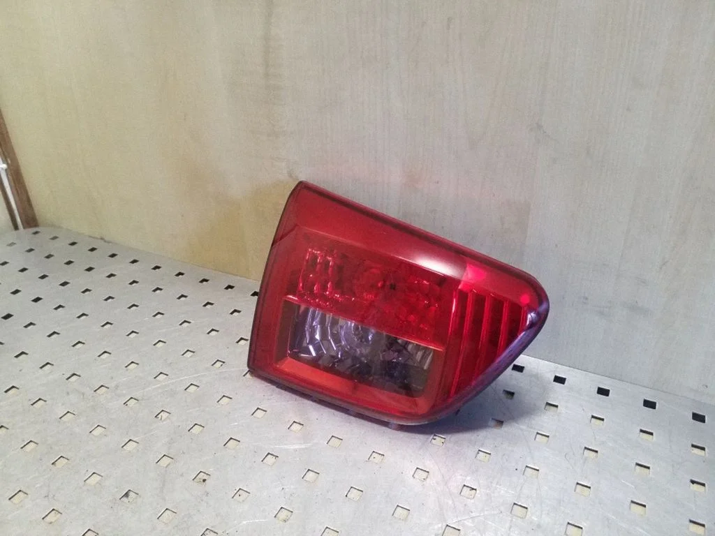 Tailgate rear/tail lights – left