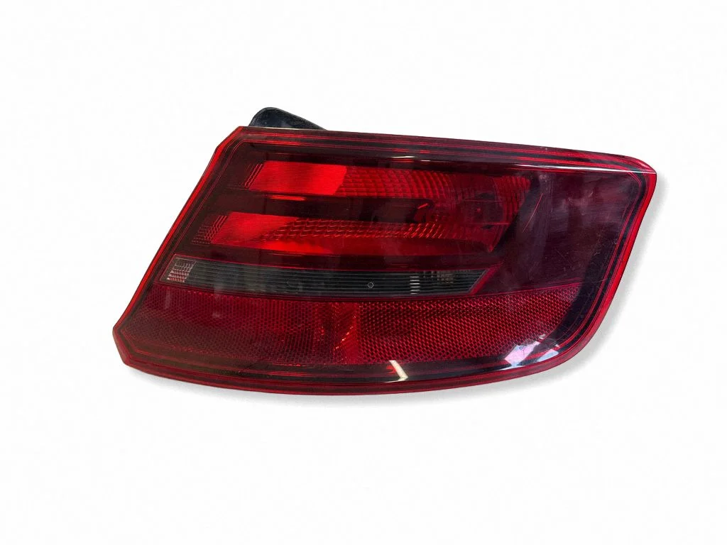 Rear/tail lights 8V4945096C