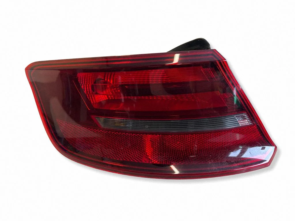 Rear/tail lights 8V4945095C