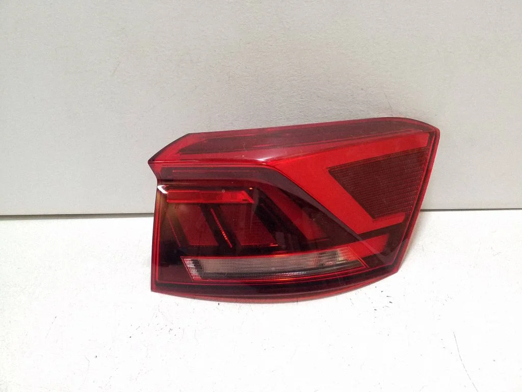 Rear/tail lights 2GA945096D