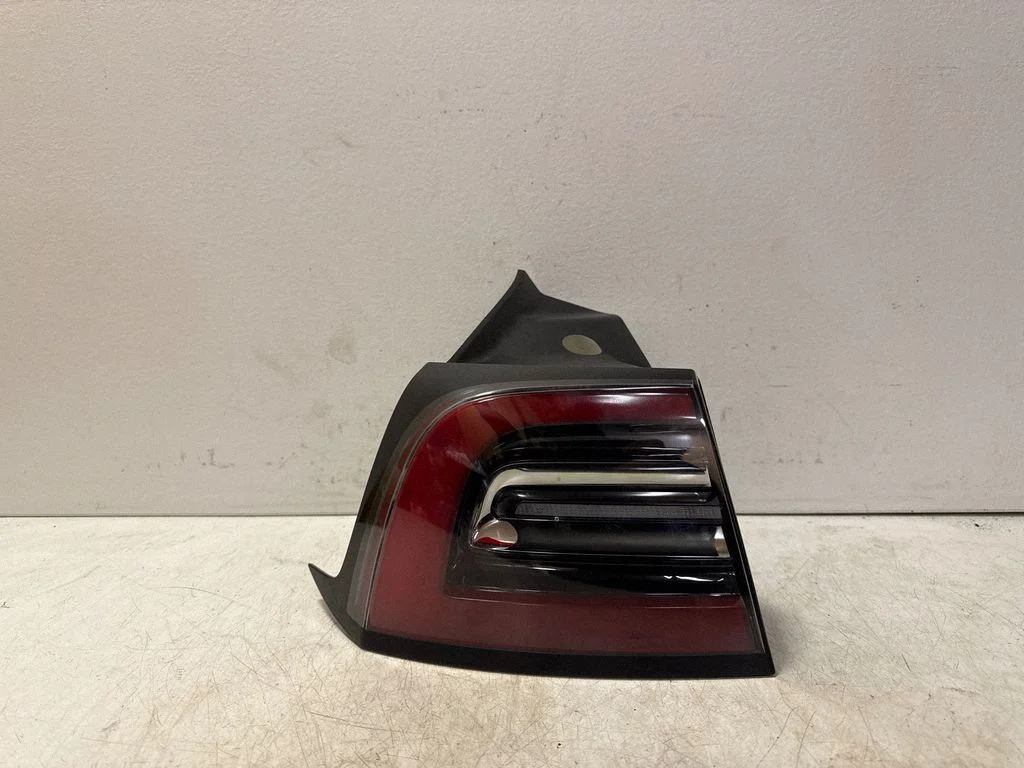 Rear/tail lights – Tesla Model Y (2020-)