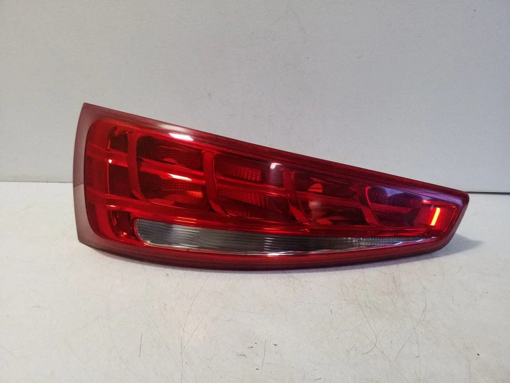 Rear/tail lights 8U0945093