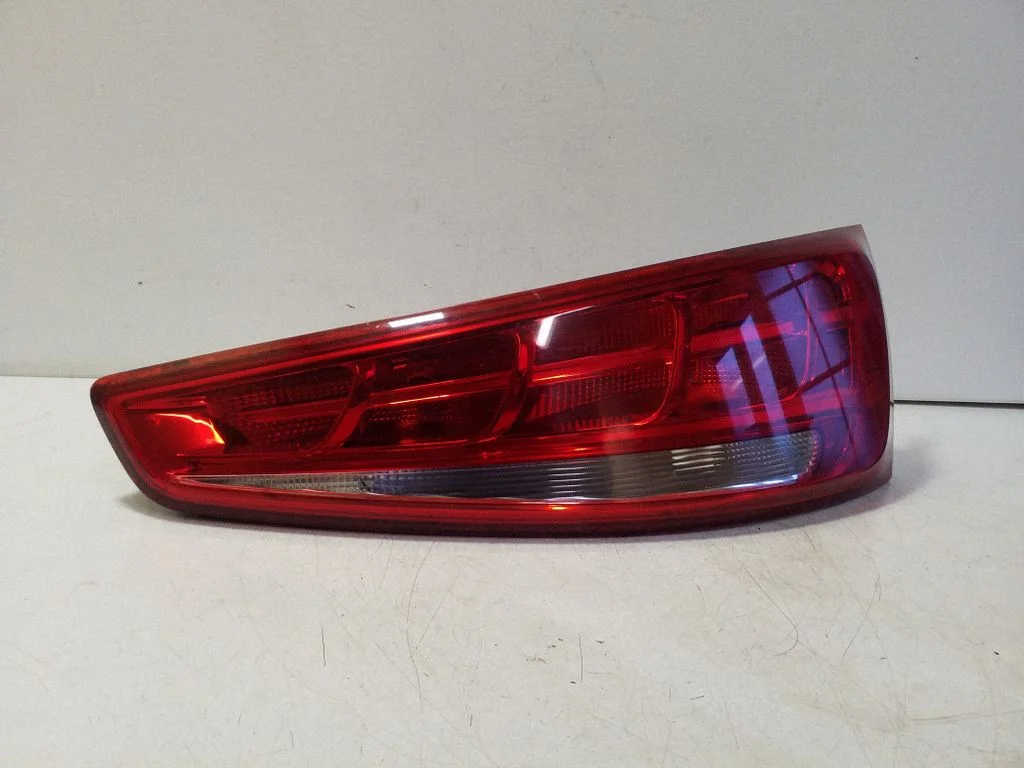 Rear/tail lights 8U0945094