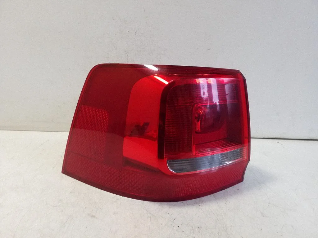 Lampa tylna w błotniku 7N0945095G