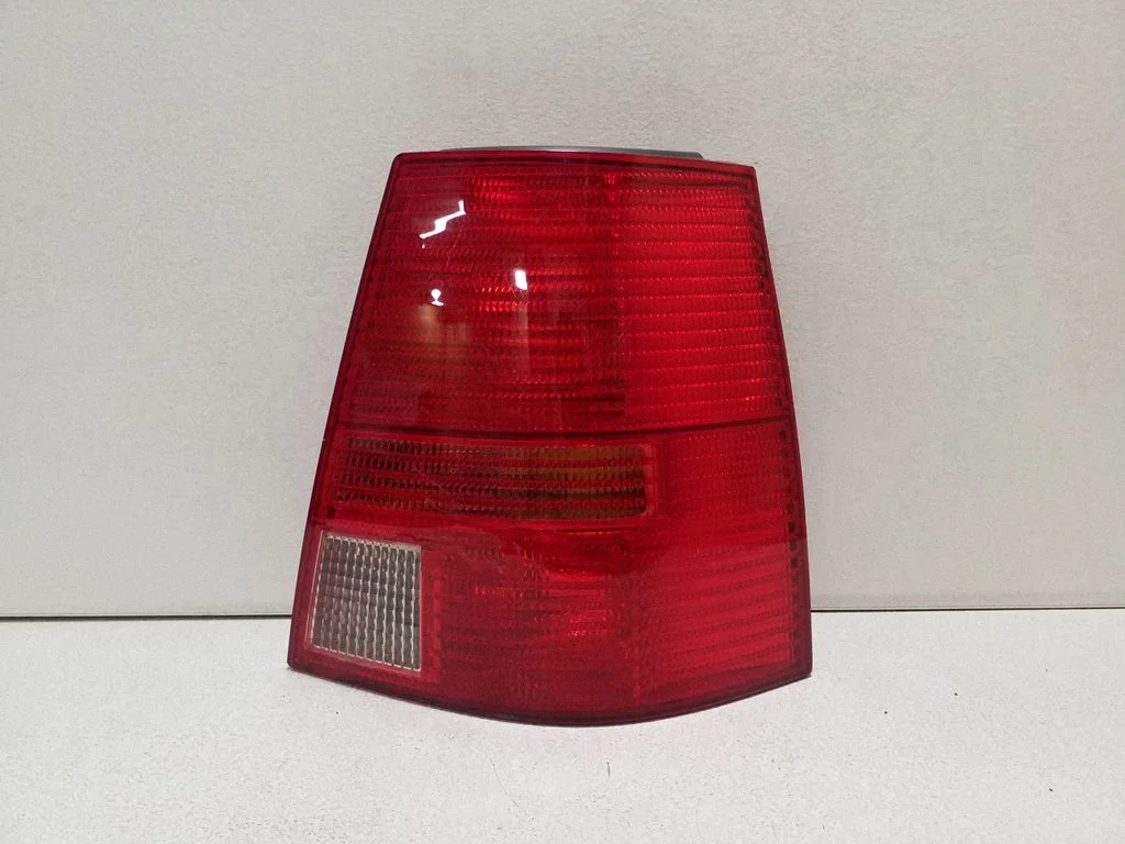 Rear/tail lights – right