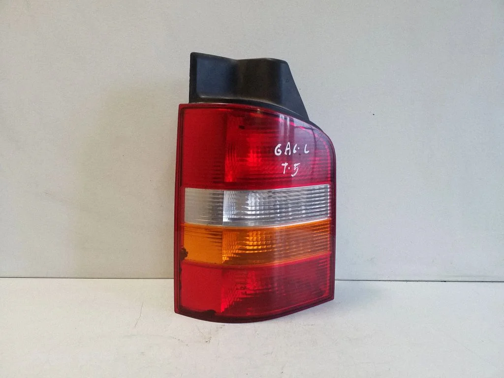 Rear/tail lights 7H0945095G