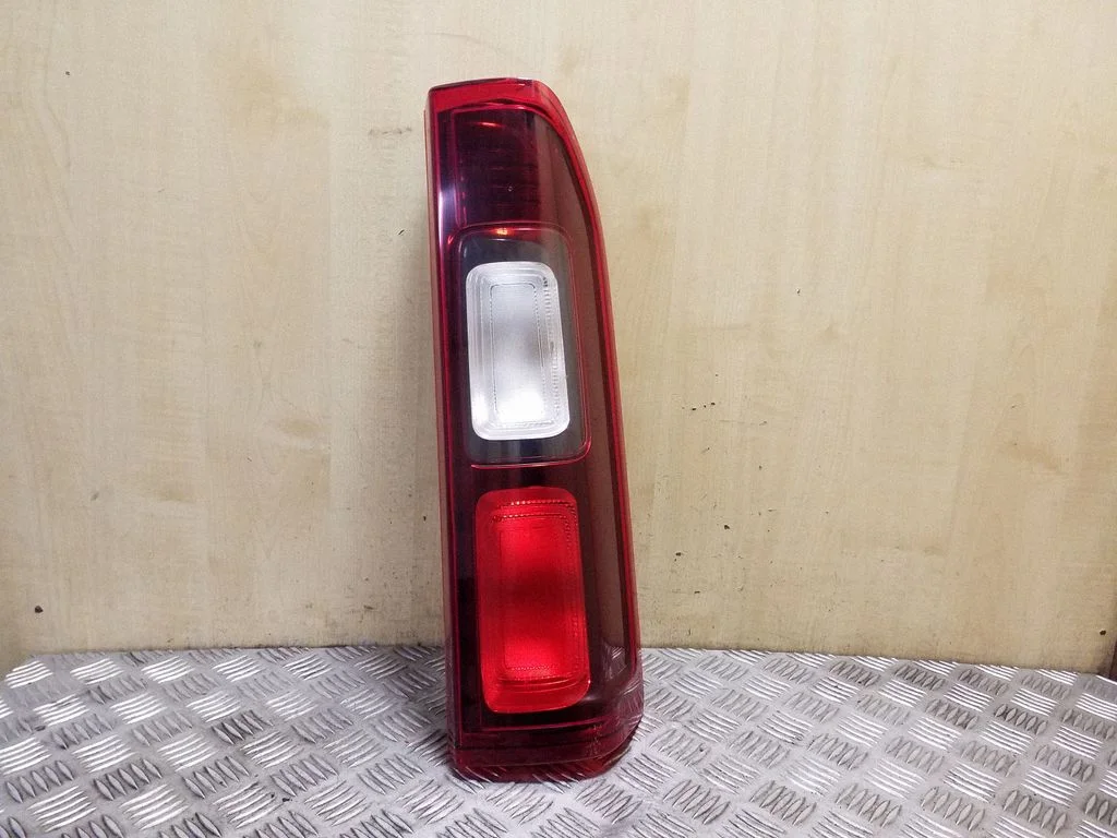 Rear/tail lights 265504656R