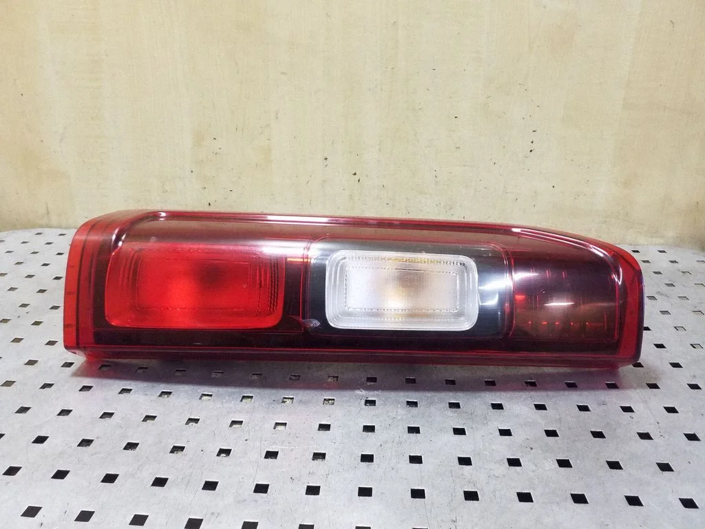 Rear/tail lights 265556737R