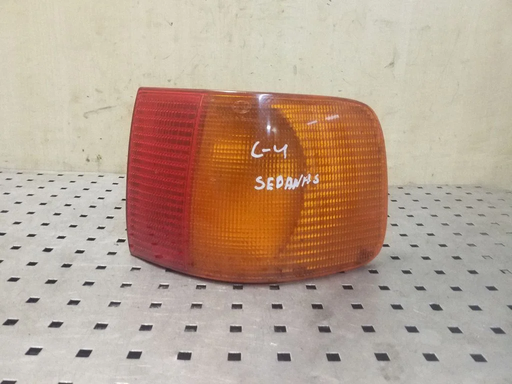 Lampa tylna w błotniku 4A5945096