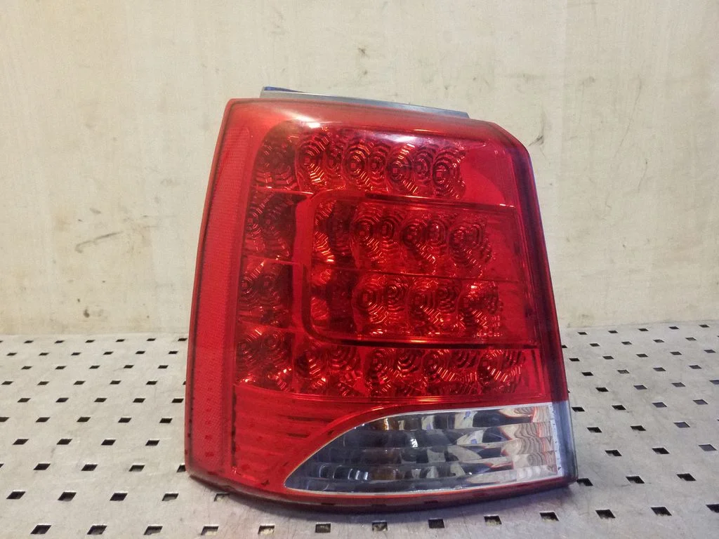 Rear/tail lights – left