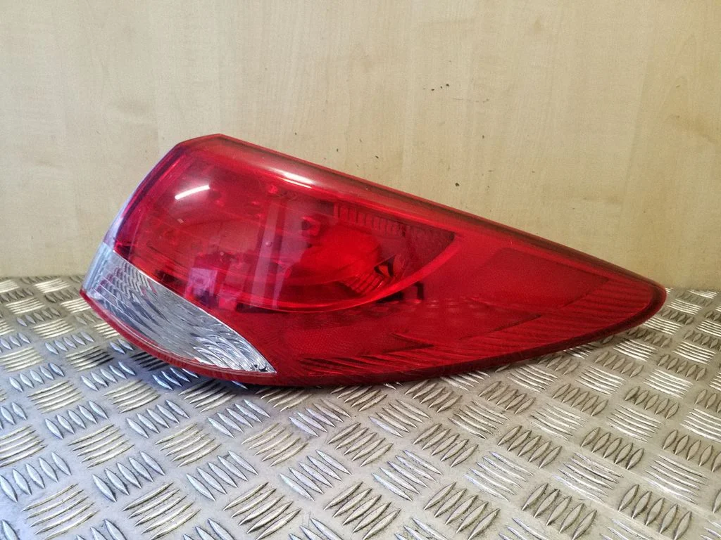 Rear/tail lights 924022Y0