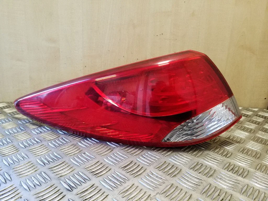 Rear/tail lights 924012Y0