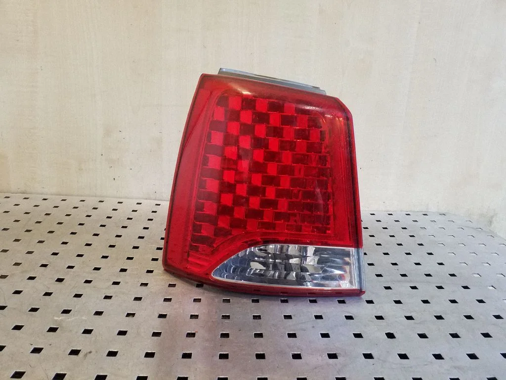 Lampa tylna w błotniku 924012P0
