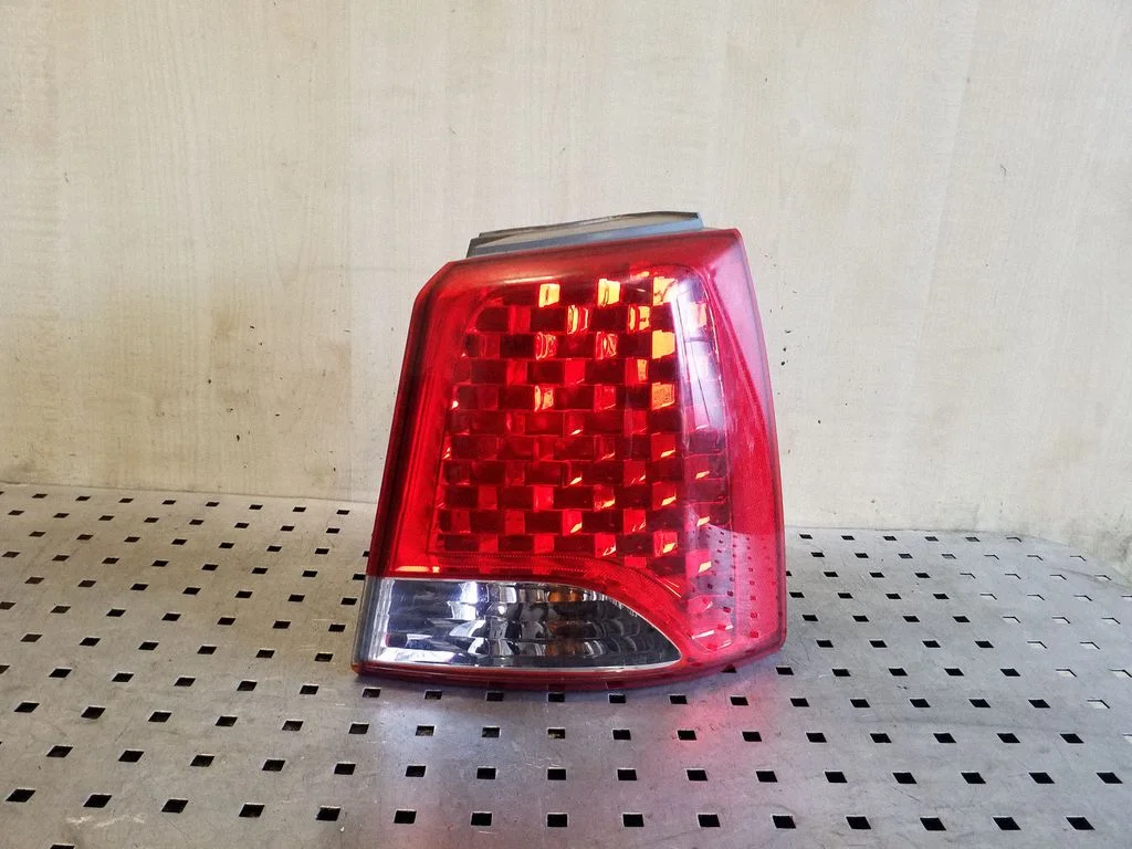 Lampa tylna w błotniku 924022P02