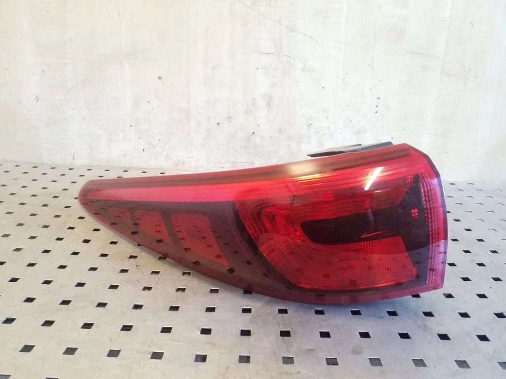 Rear/tail lights 92401F10