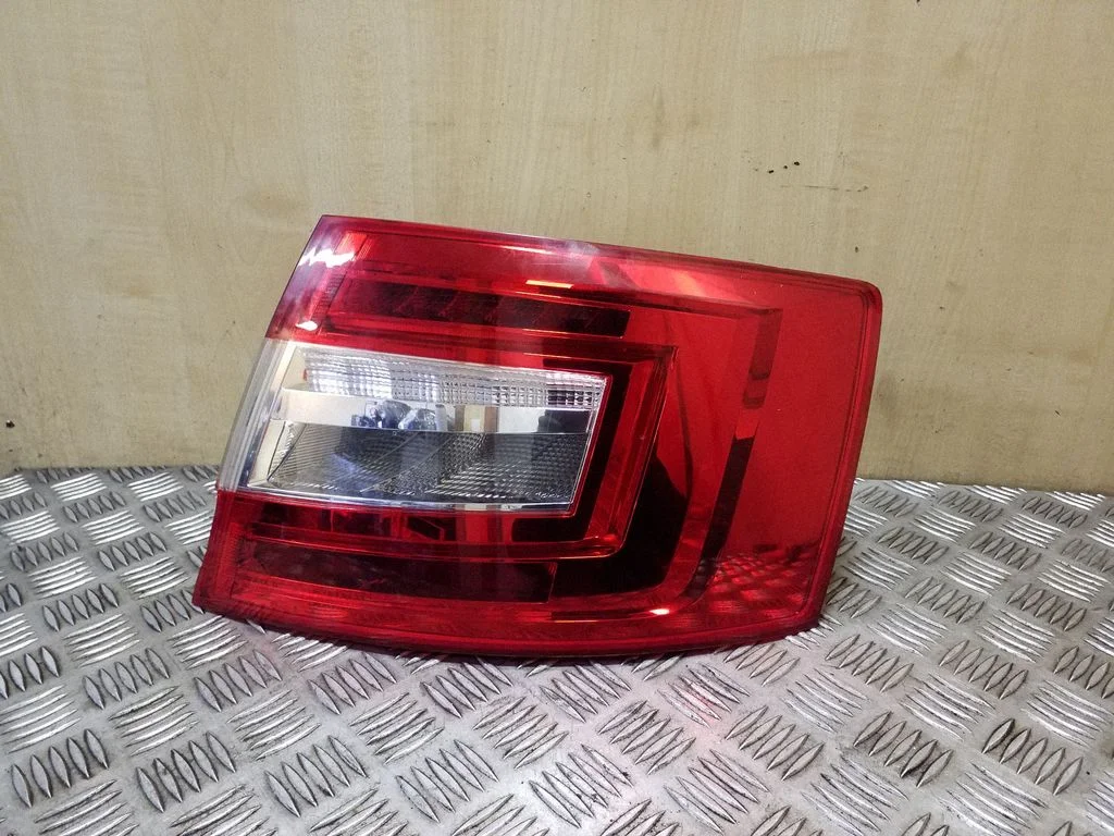 Rear/tail lights 5E5945096B