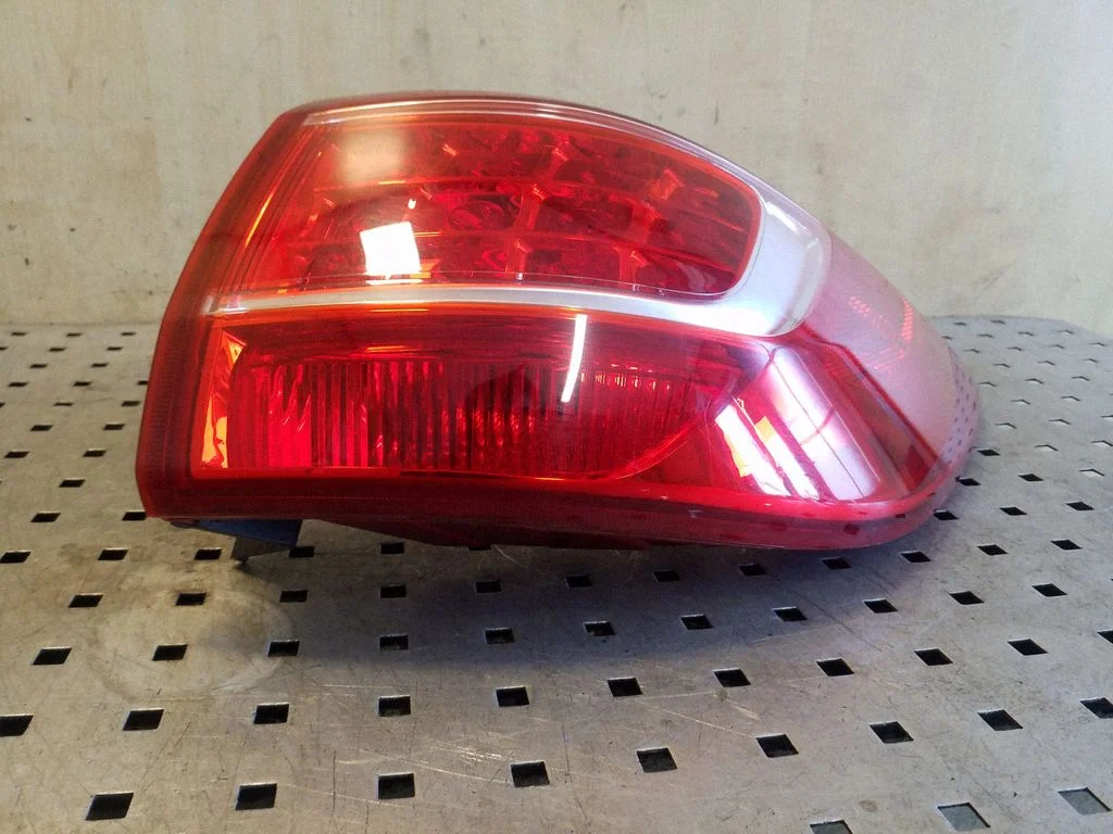 Rear/tail lights 924023W0