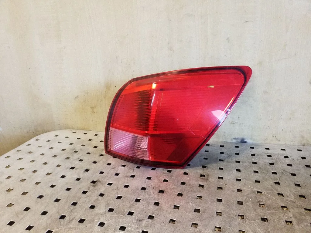 Tagatuli keres – Nissan Qashqai+2 (2008-2010), parem