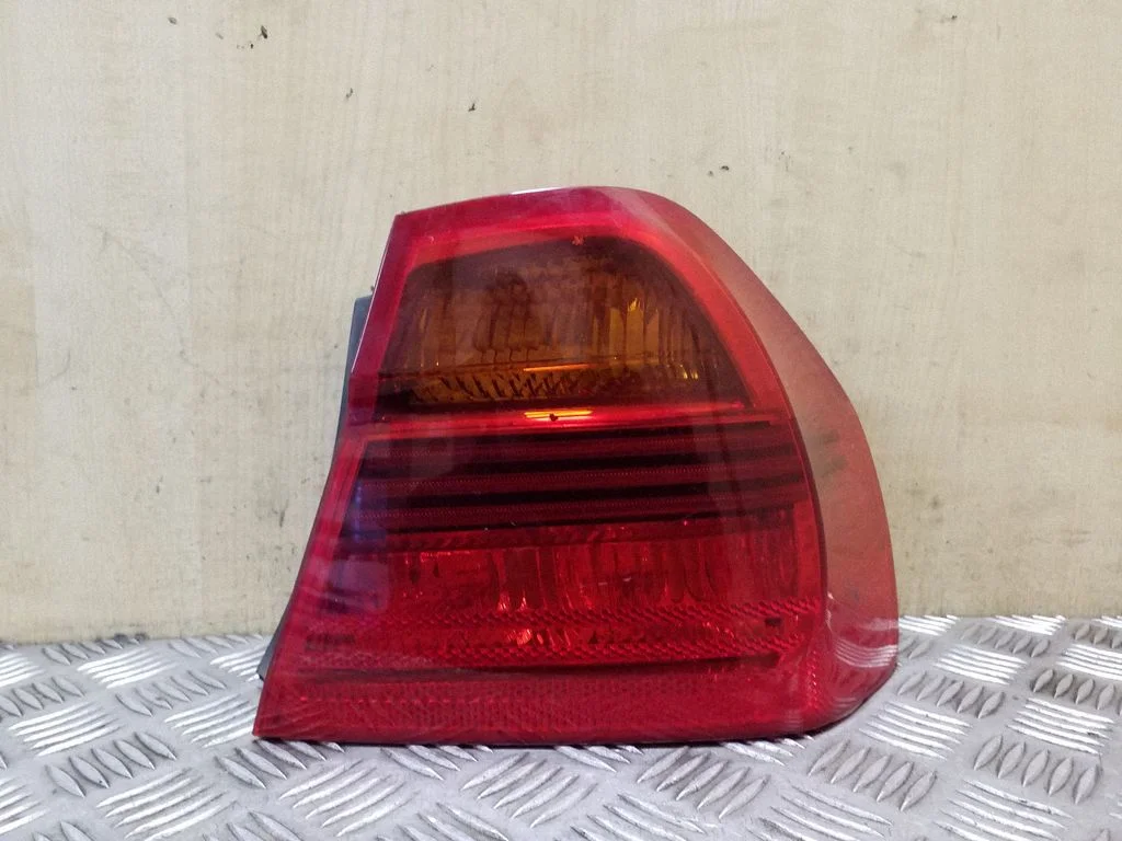 Lampa tylna w błotniku 6937458