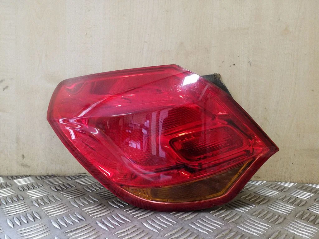 Lampa tylna w błotniku – lewa