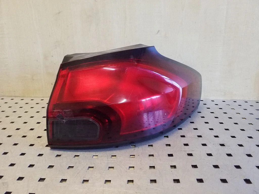 Lampa tylna w błotniku 13278785AAJ